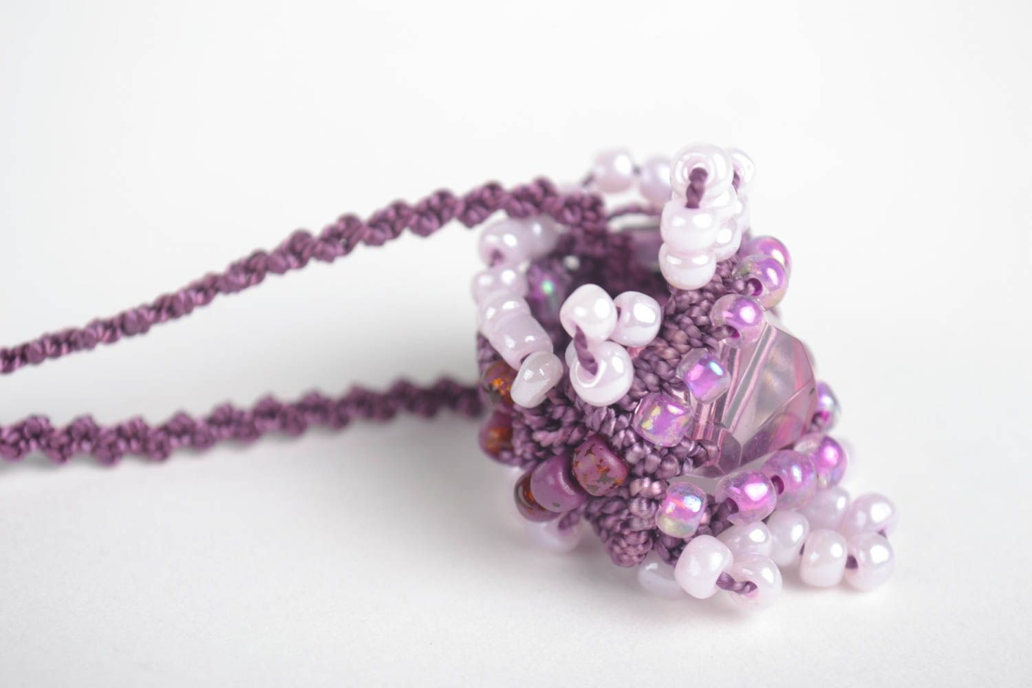 Pendentif fantaisie Bijou fait main violet fils perles macramé Cadeau original photo 2