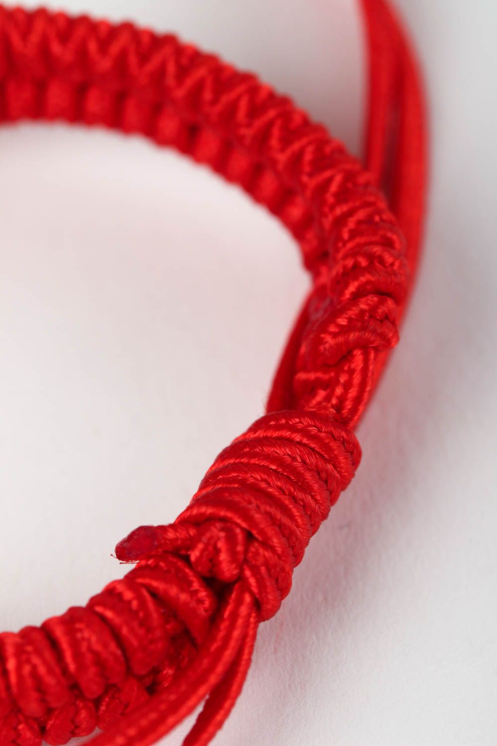 Pulsera de hilos rojos hecha a mano accesorio para mujer bisutería de moda   foto 4