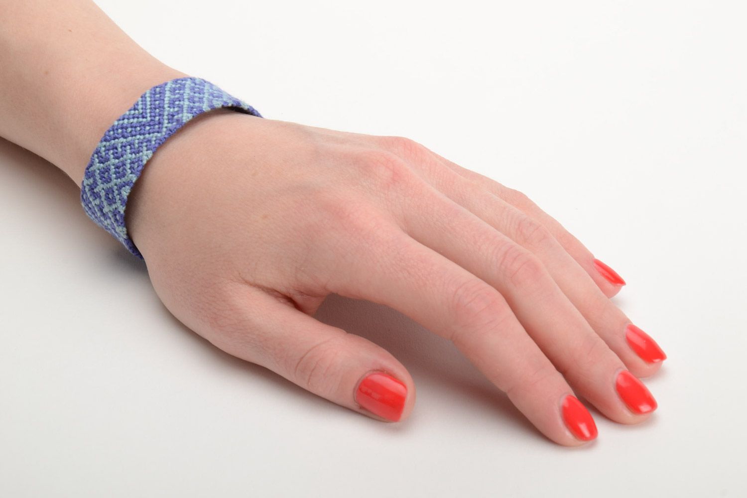 Breites Armband aus Fäden Mouline in blauer Farbe geschnürt Handarbeit für Damen foto 5