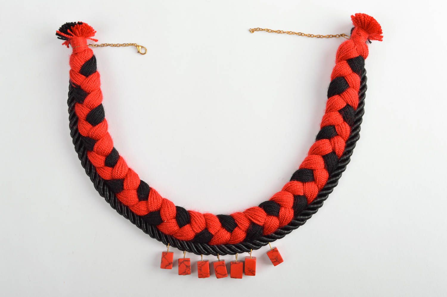 Collier textile Bijou fait main rouge et noir Accessoire femme tendance photo 5