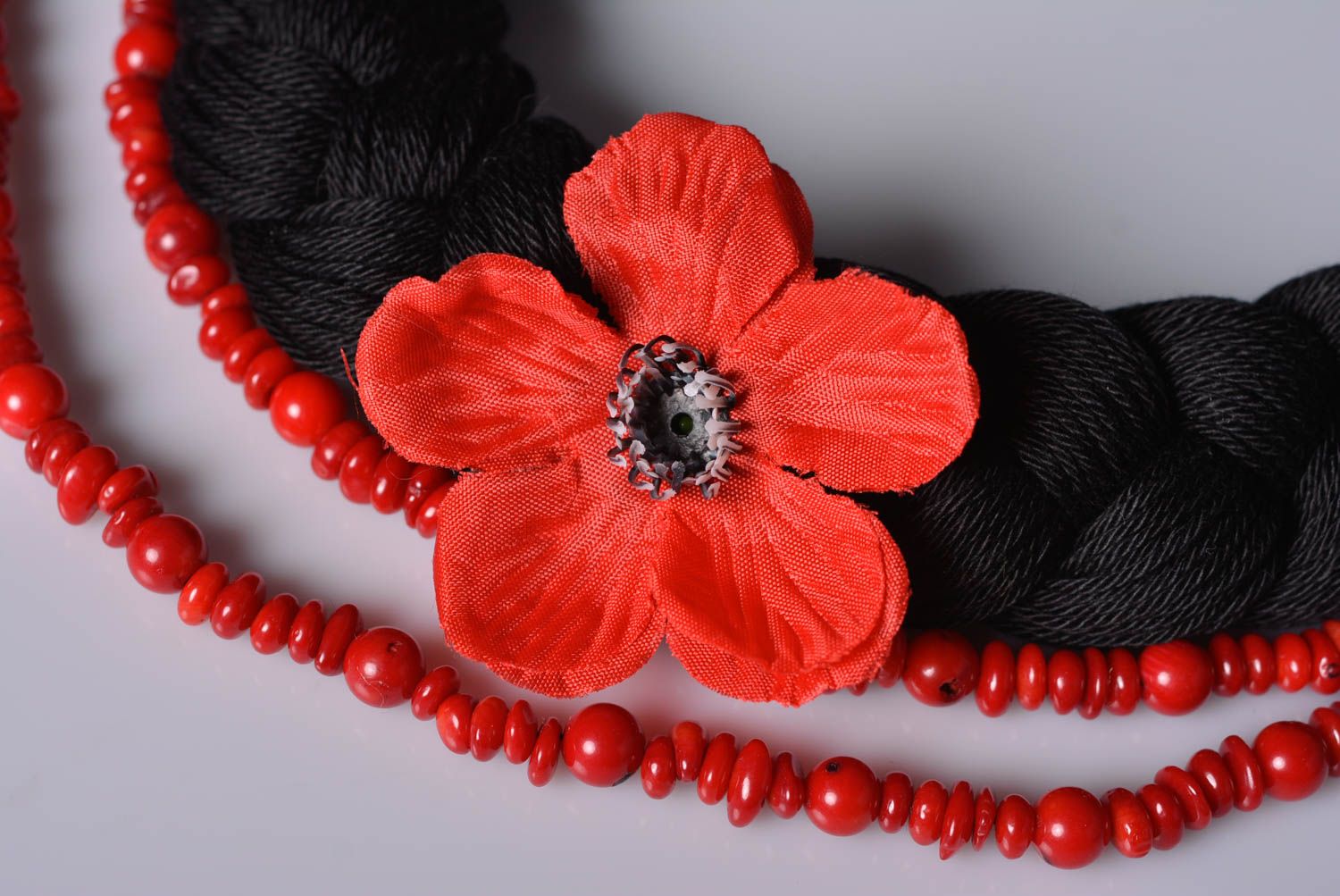 Collier mode Bijou fait main noir tressé avec fleur rouge Cadeau femme original photo 3
