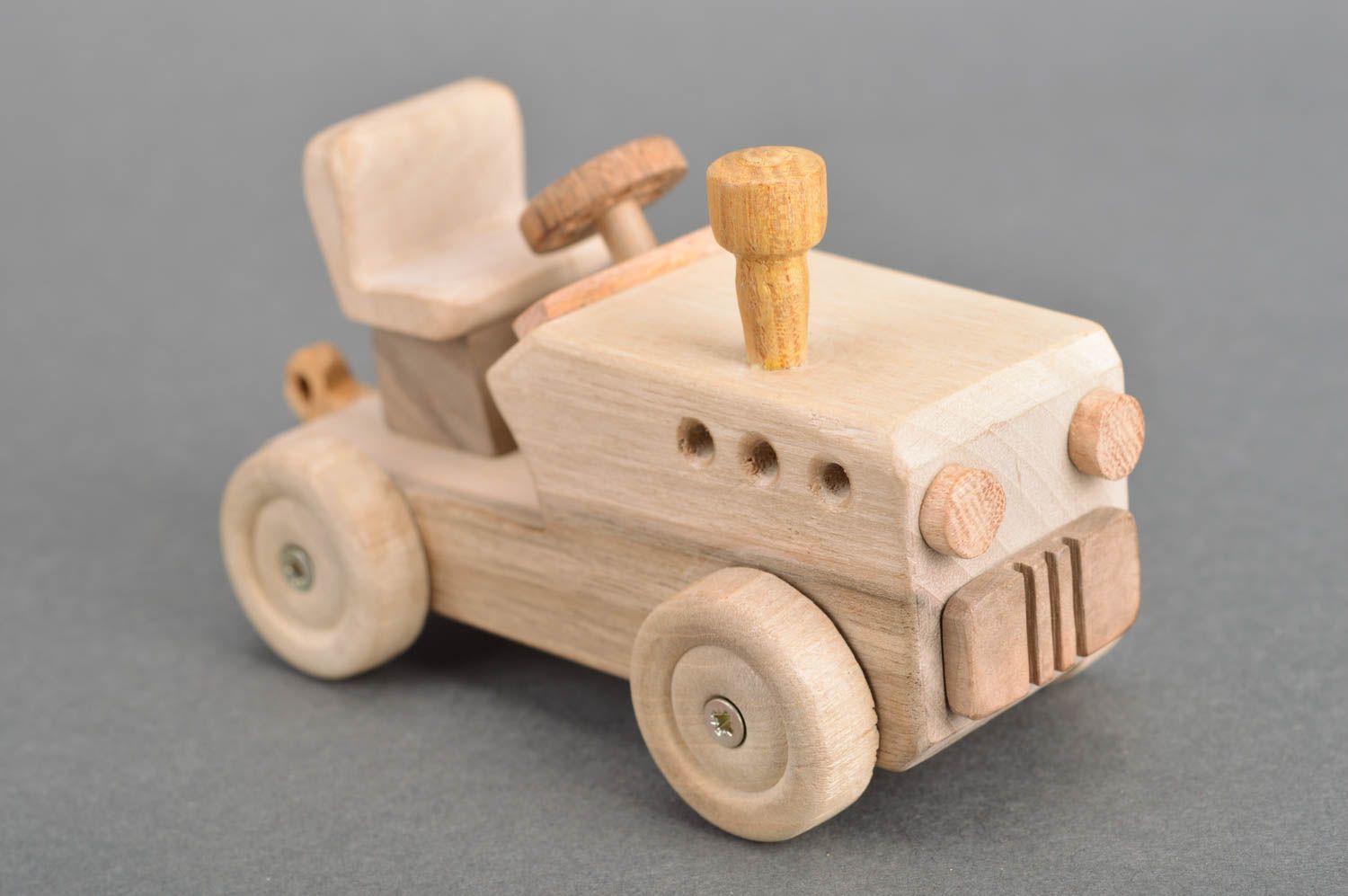 Juguete de madera artesanal original tractor para niños desde 6 años  foto 2