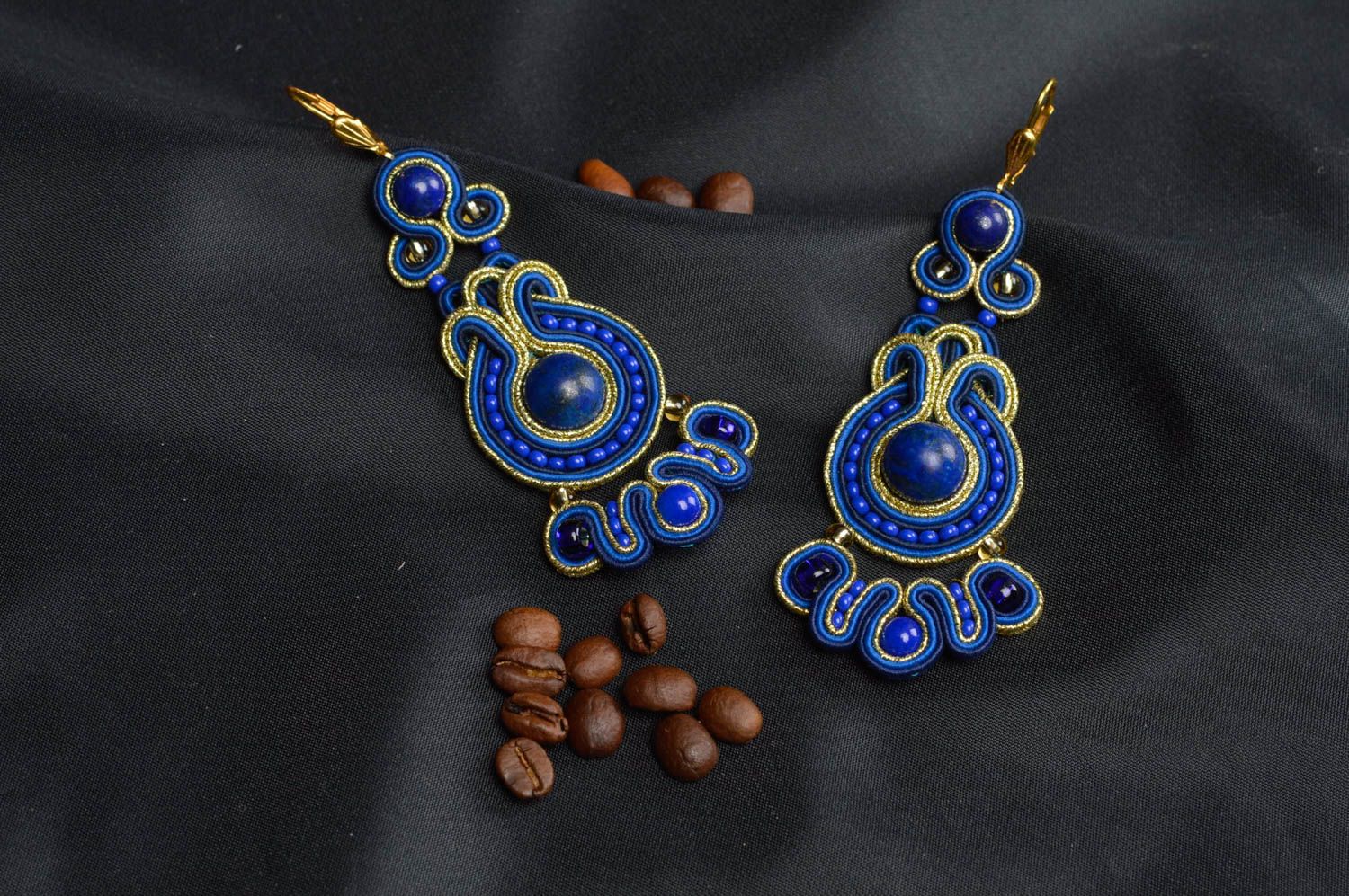 Boucles d'oreilles textiles bleues longues avec pierres naturelles faites main photo 1