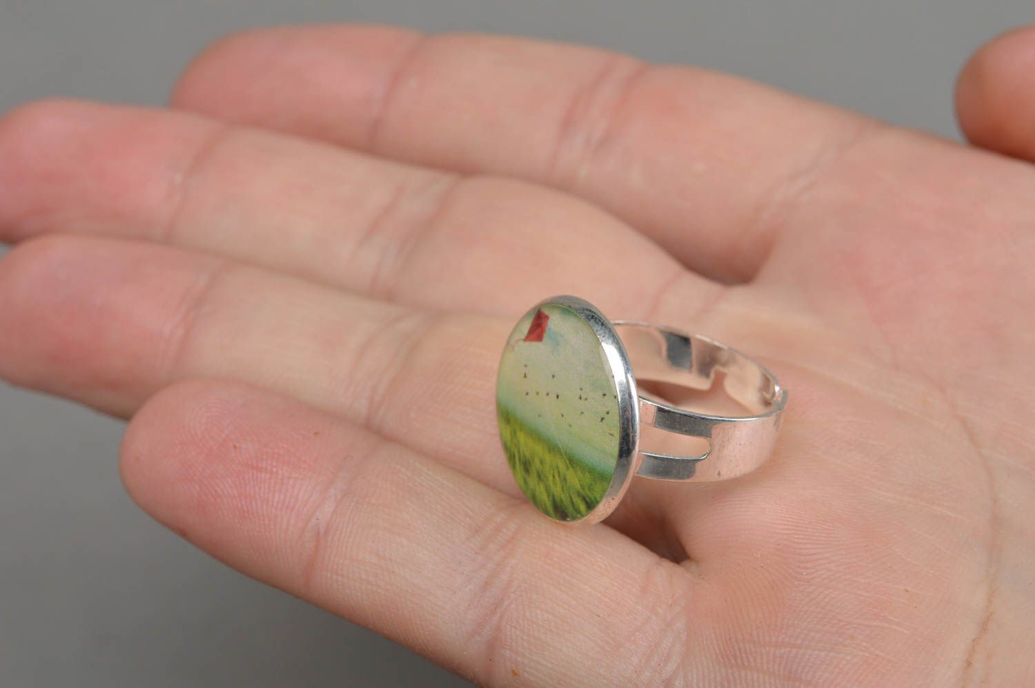 Handmade decoupage round top jewelry ring with metal basis of adjustable size photo 4