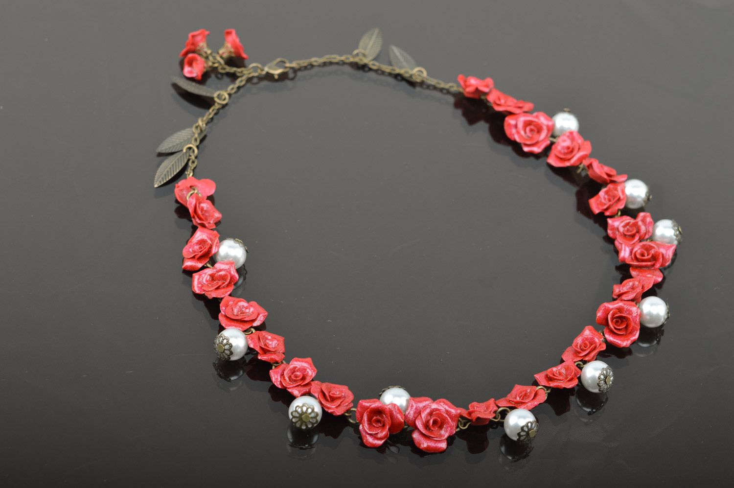 Handmade women's necklace with metal chain and polymer clay roses and beads photo 3