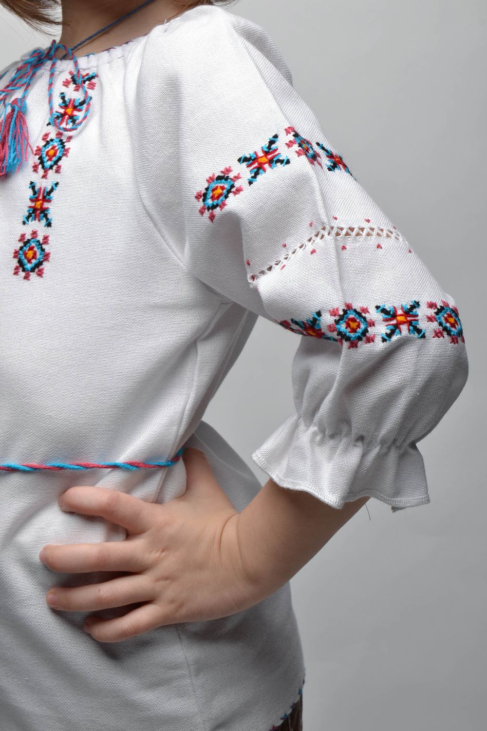 Embroidered shirt with floral motives for 5-7 years old girl photo 2