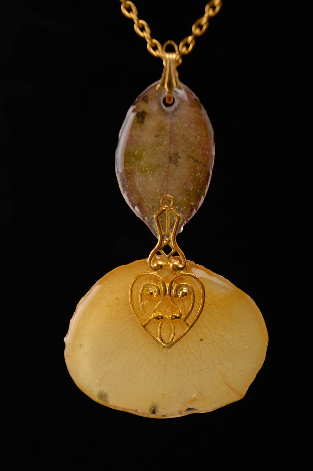 Pendant with real flower inside on chain photo 2
