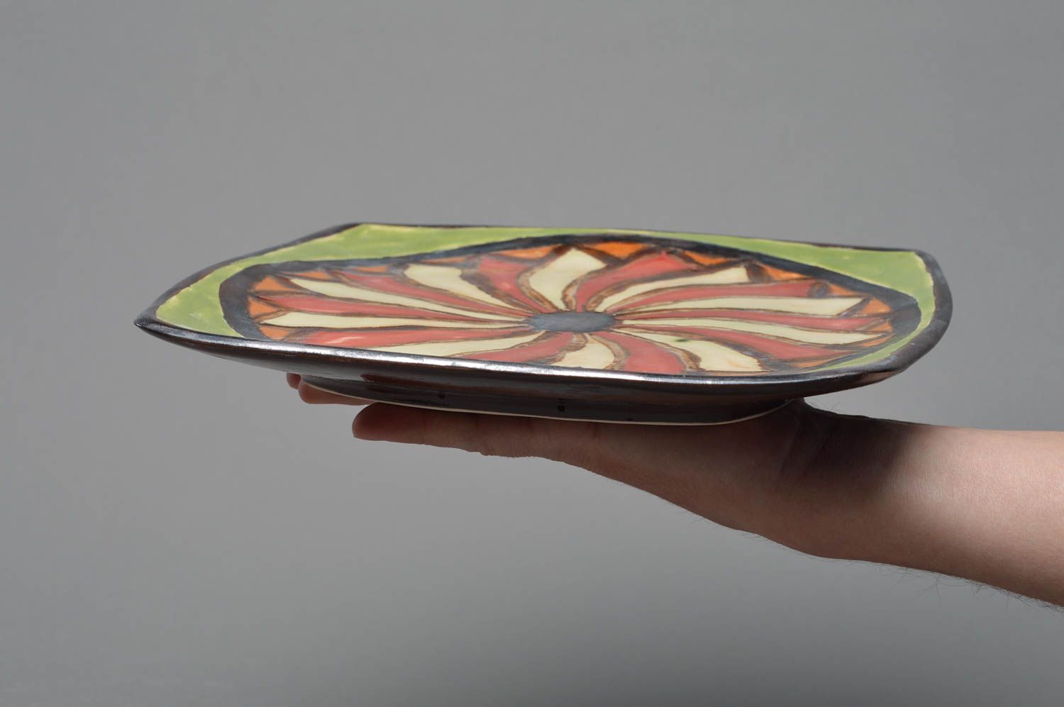 Feiner origineller bunter handgemachter Teller aus Porzellan mit Glasur Bemalung foto 4