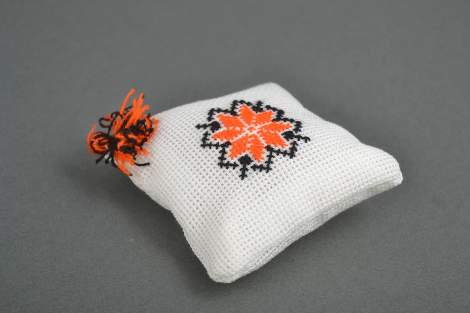 Handmade pincushion needle holder pin cushion sewing supplies home decoration photo 4