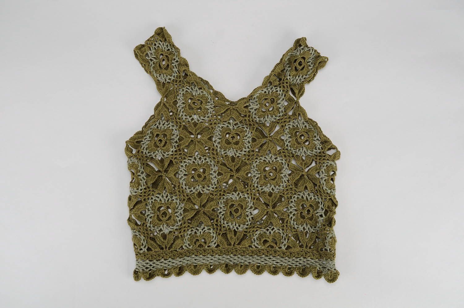 Knitted vest in olive green color photo 3