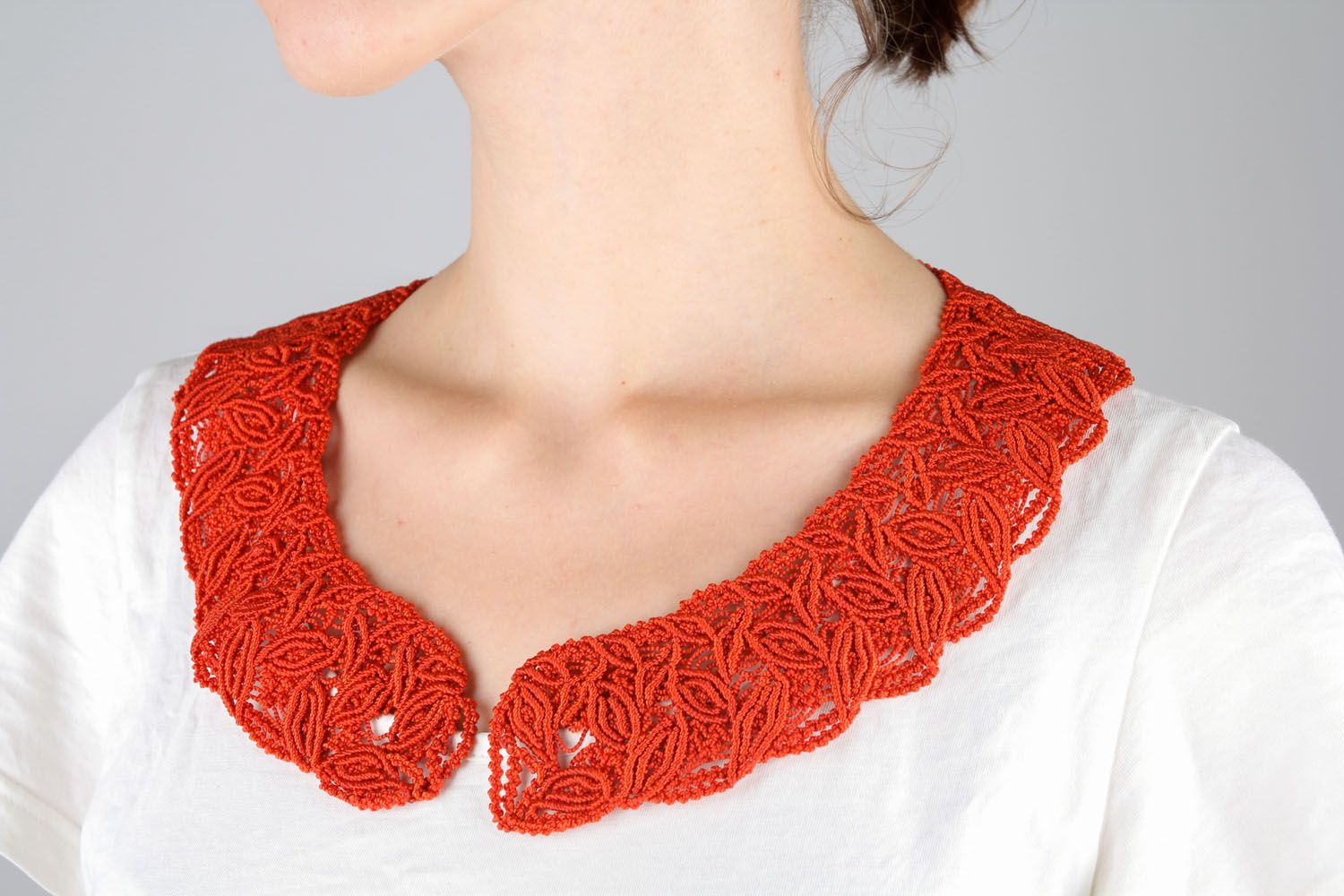 Removable red collar photo 1