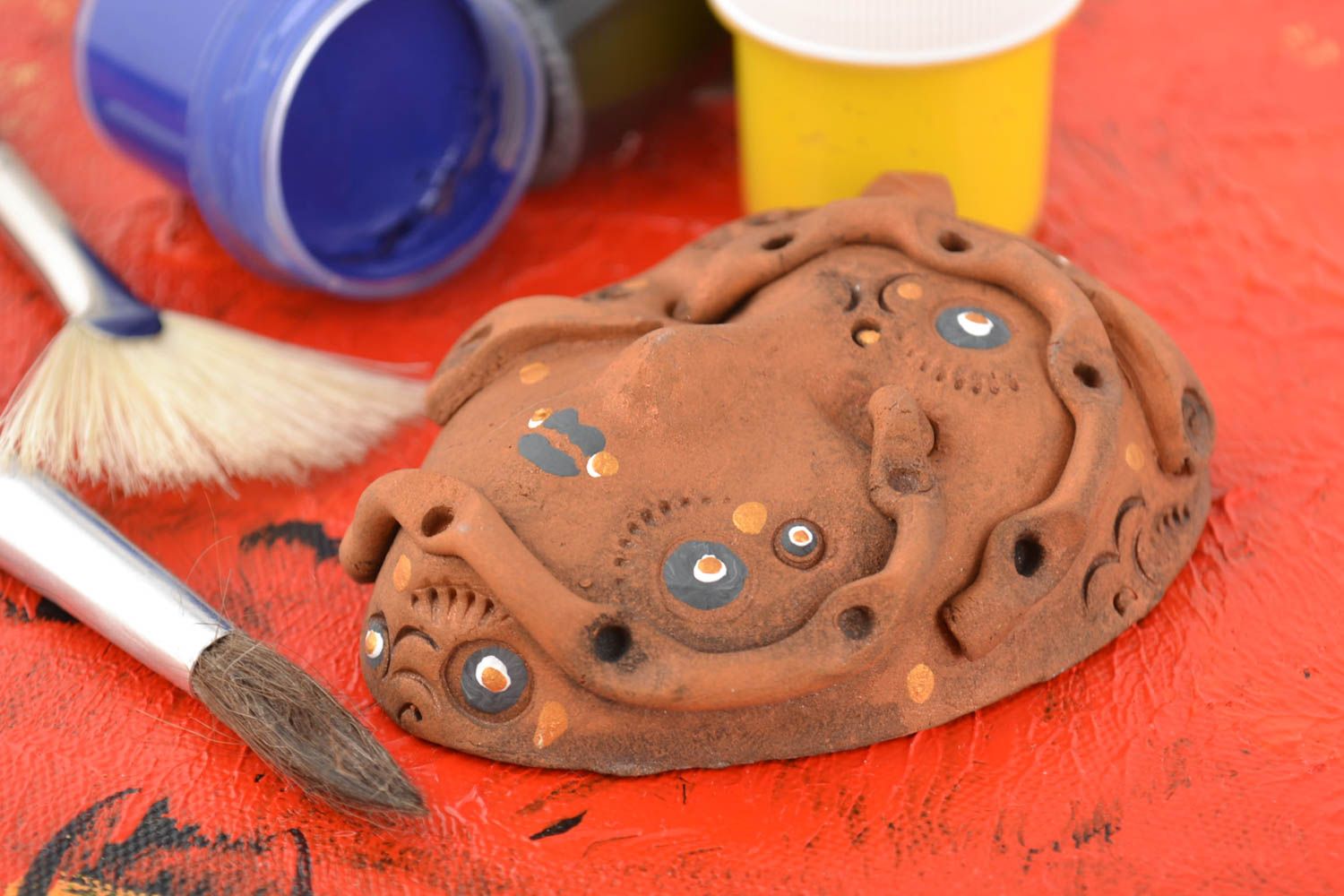 Petit masque décoratif mural en céramique brun fait main insolite original  photo 1