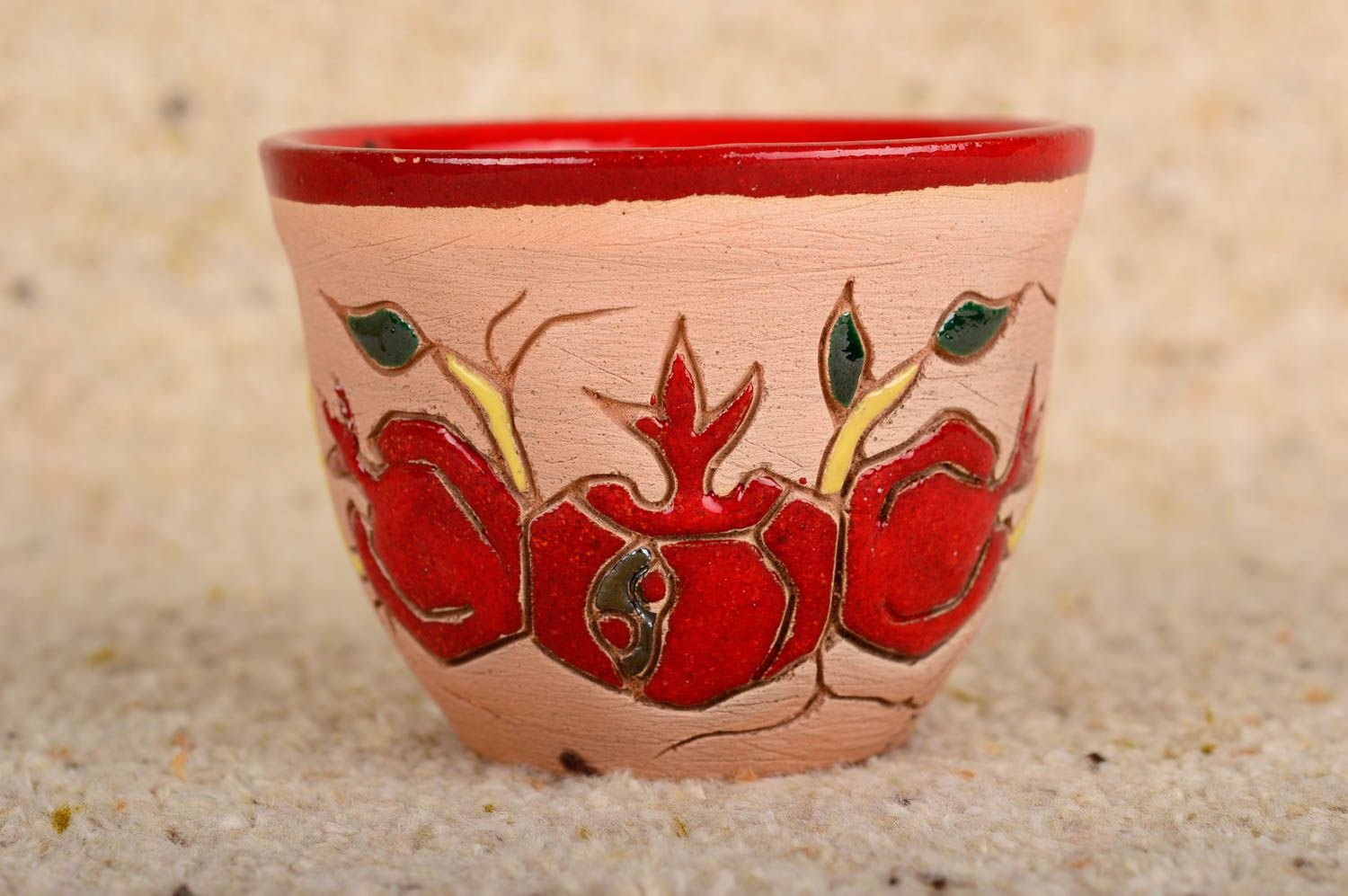 Taza de cerámica artesanal con ornamento accesorio de cocina elemento decorativo foto 1