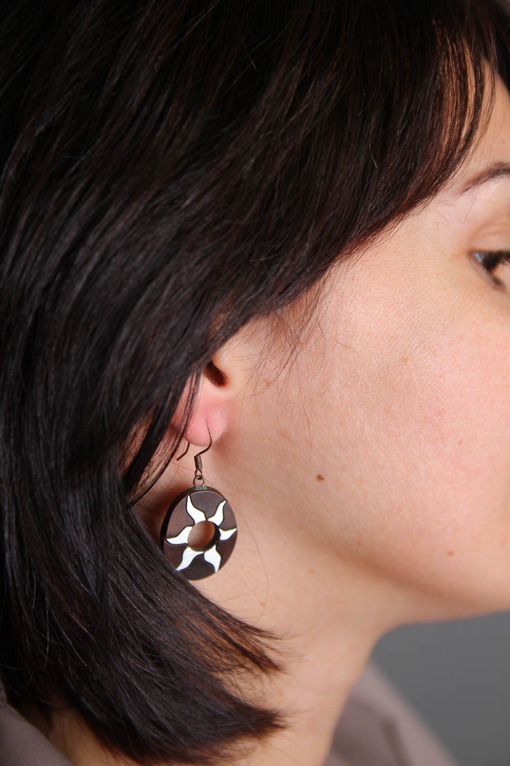 Boucles d'oreilles en céramique Bijou fait main blanc-marron Cadeau femme photo 4