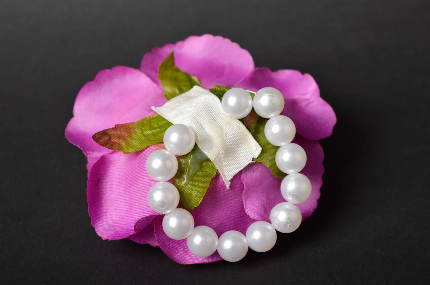 Corsage de poignet Bracelet fait main fleur perles fantaisie Accessoire mariage photo 4
