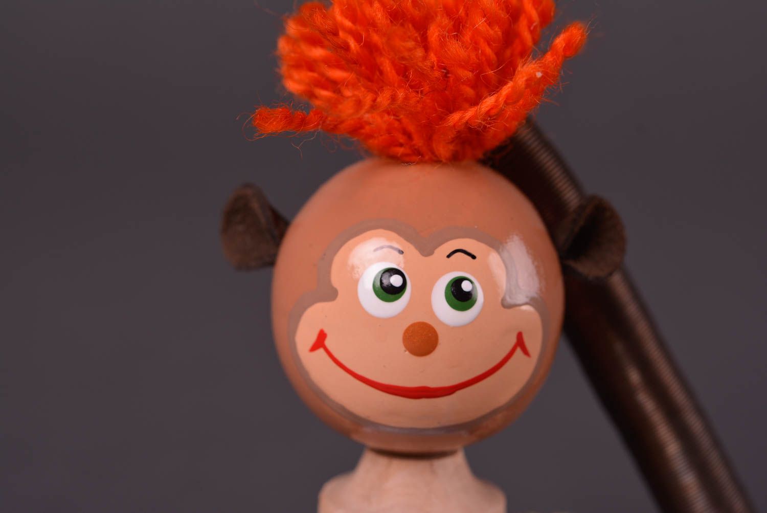 Игрушка ручной работы игрушка из дерева на пружинке подарок ребенку яркий фото 3
