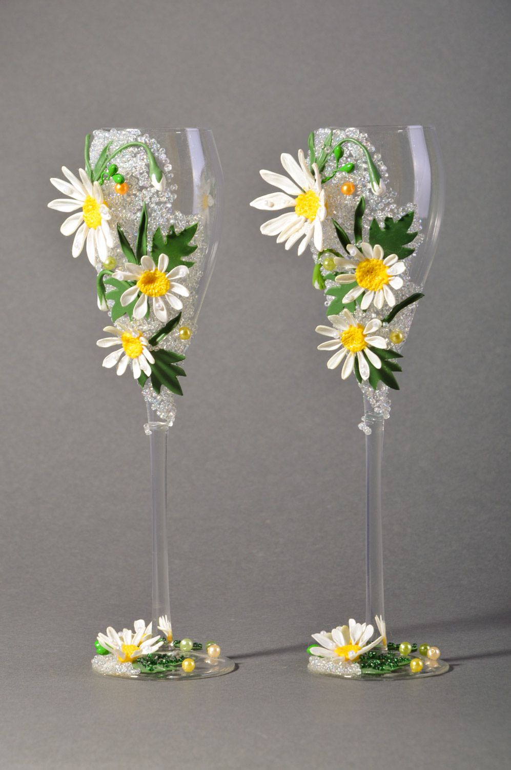 Бокалы на свадьбу стеклянные 2 шт с цветами ромашками хэнд мэйд объемом 150 мл фото 2