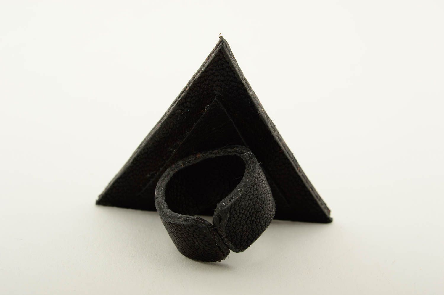Кольцо ручной работы женское кольцо треугольное кожаный аксессуар с росписью фото 5
