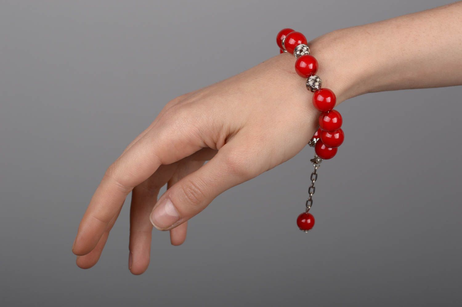 Bracelet boules plastiques Bijou fait main rouge Cadeau femme original photo 5