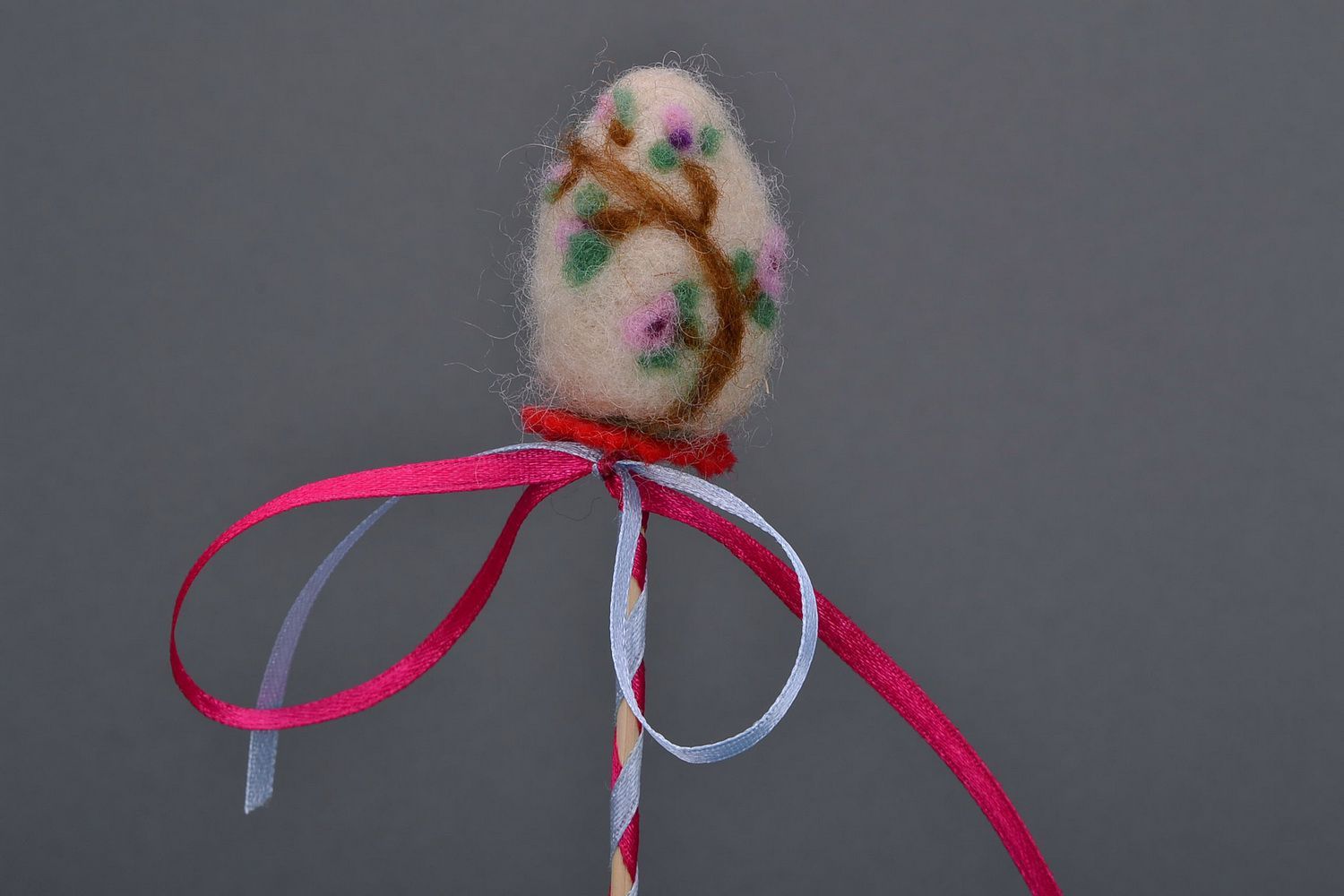 Oeuf de Pâques réalisé en laine fait main photo 3