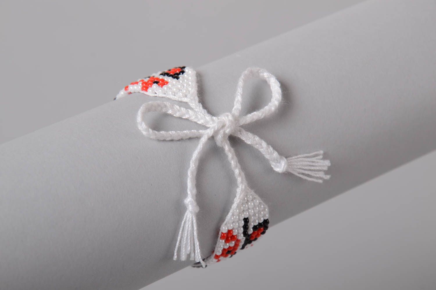 Bracelet en perles de rocaille blanc à motifs fait main style ethnique photo 2