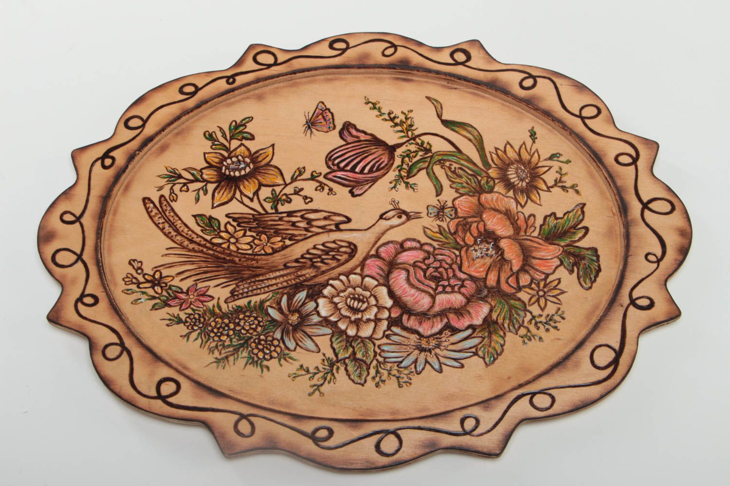 Подарочная тарелка ручной работы деревянная посуда с птицей сувенирная тарелка фото 2