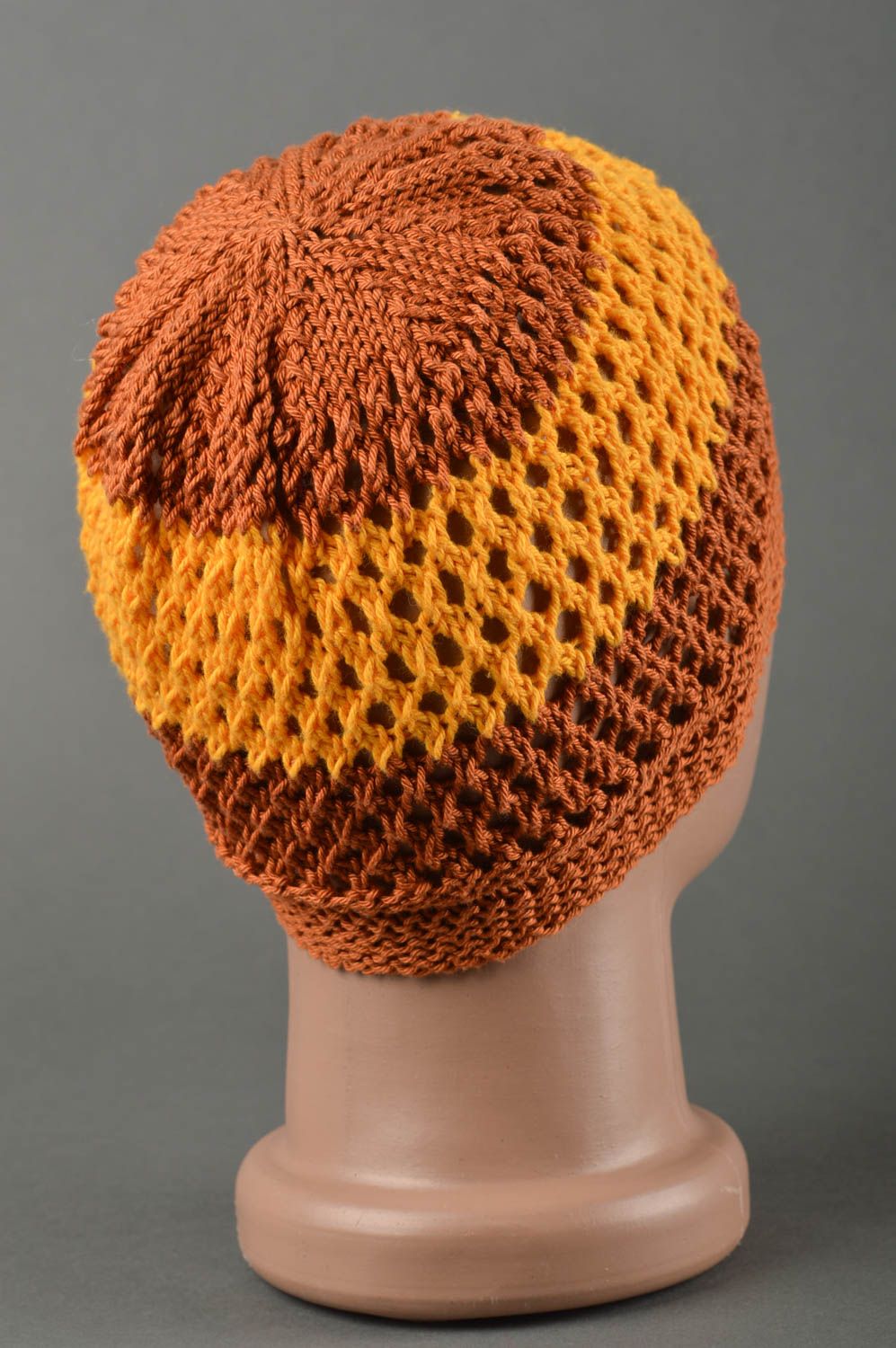 Bonnet tricot fait main Chapeau au crochet brun léger d'été Vêtement enfant photo 2