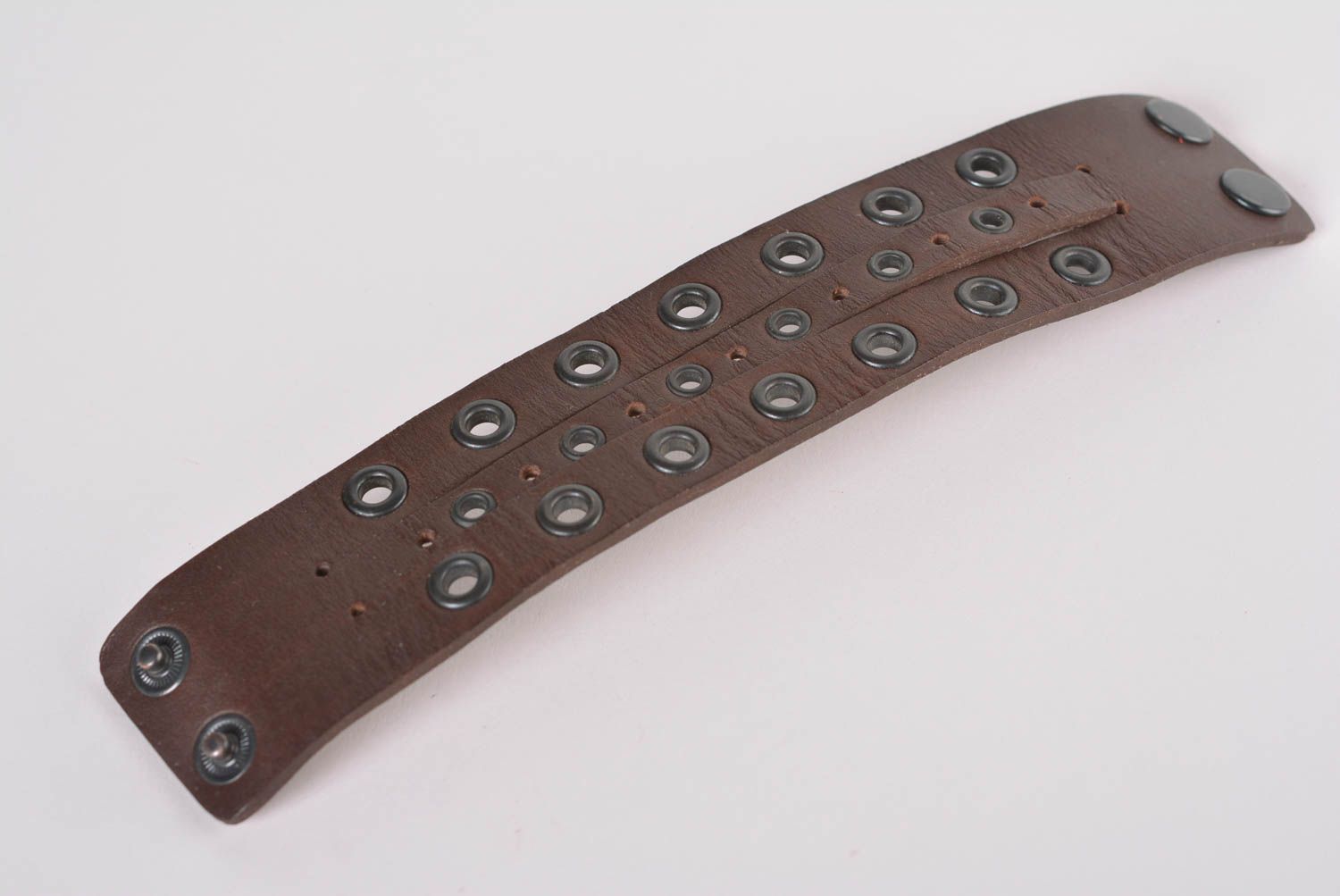 Bracelet cuir large marron Bijoux fait main design Accessoire pour femme photo 4