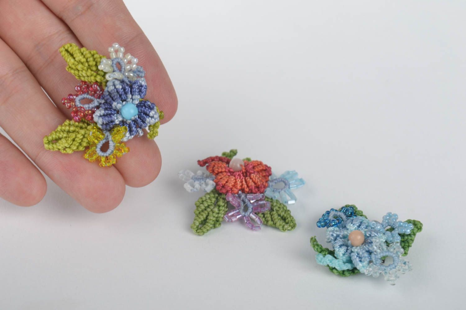 Украшения ручной работы броши цветы плетеные броши разноцветные макраме 3 шт фото 5