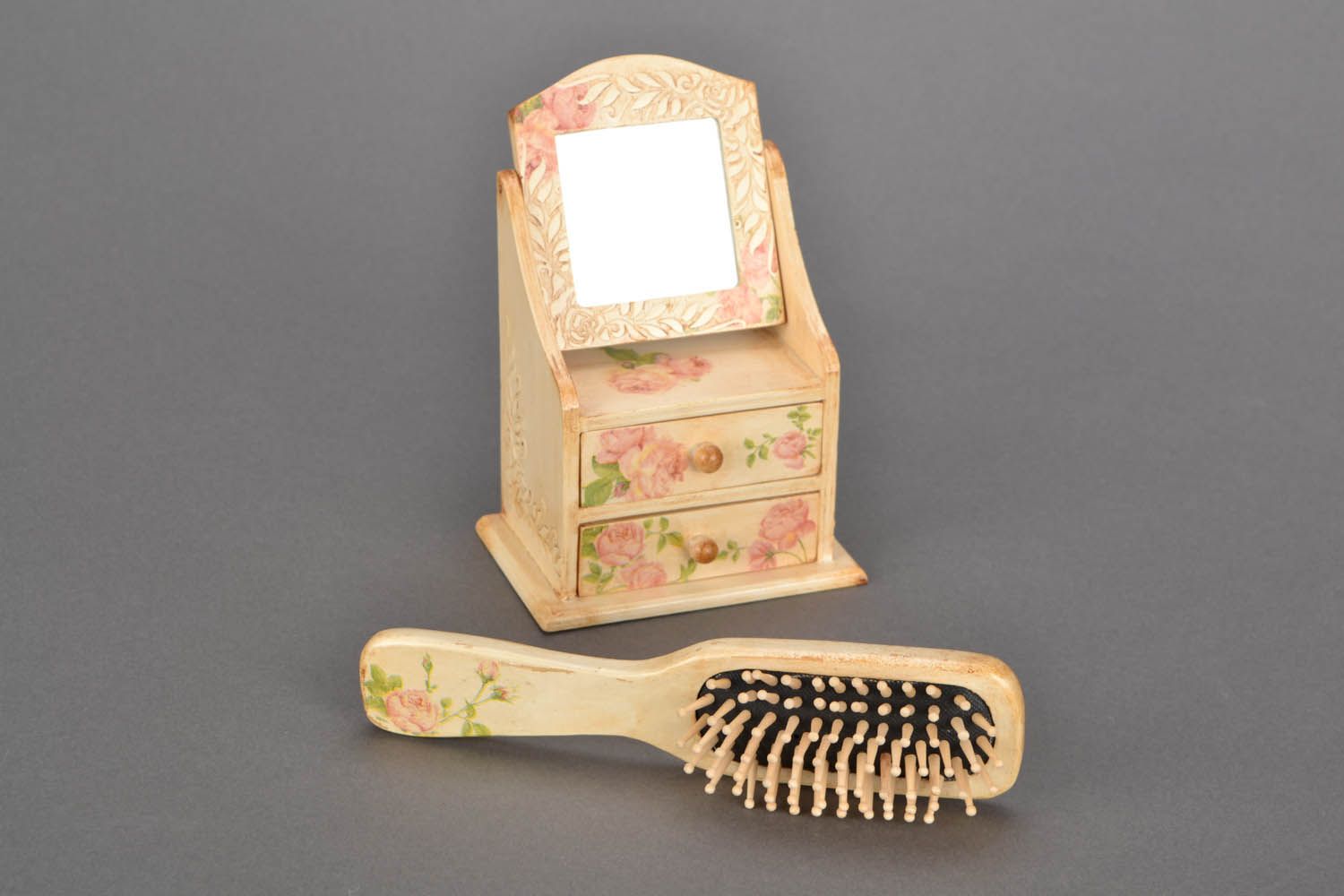Mini chest for jewelry and comb photo 3
