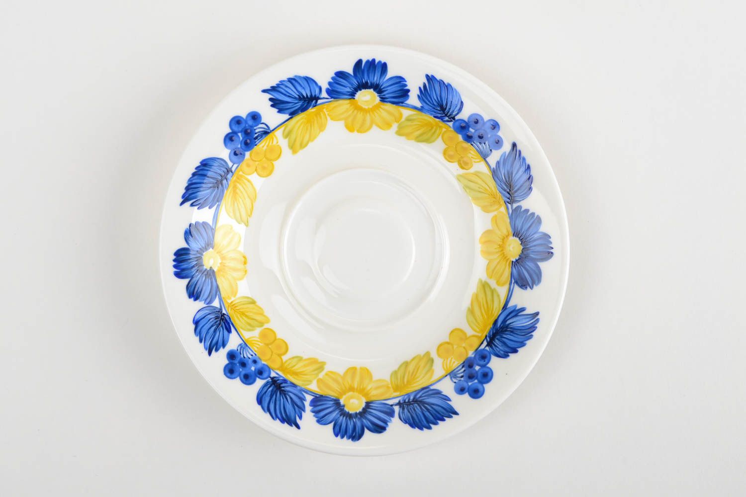 Блюдце из фарфора круглое с орнаментом светлое желтое с голубым ручная работа фото 3
