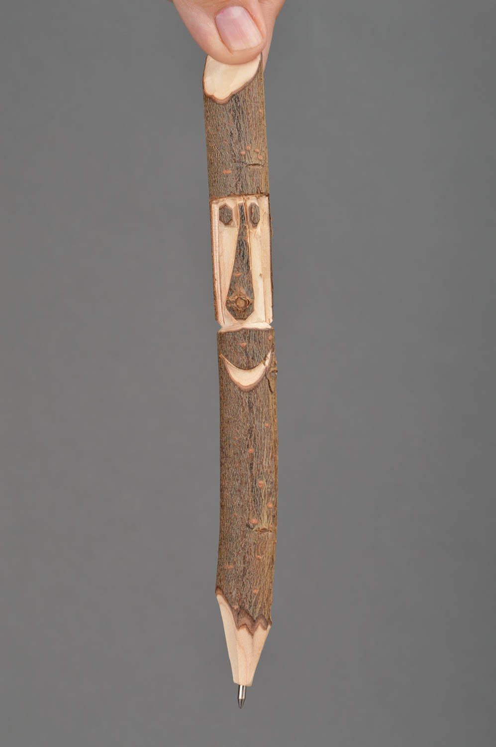 Handmade geschnitzter Kugelschreiber aus Holz mit Mine lächelnder Opa Souvenir foto 2