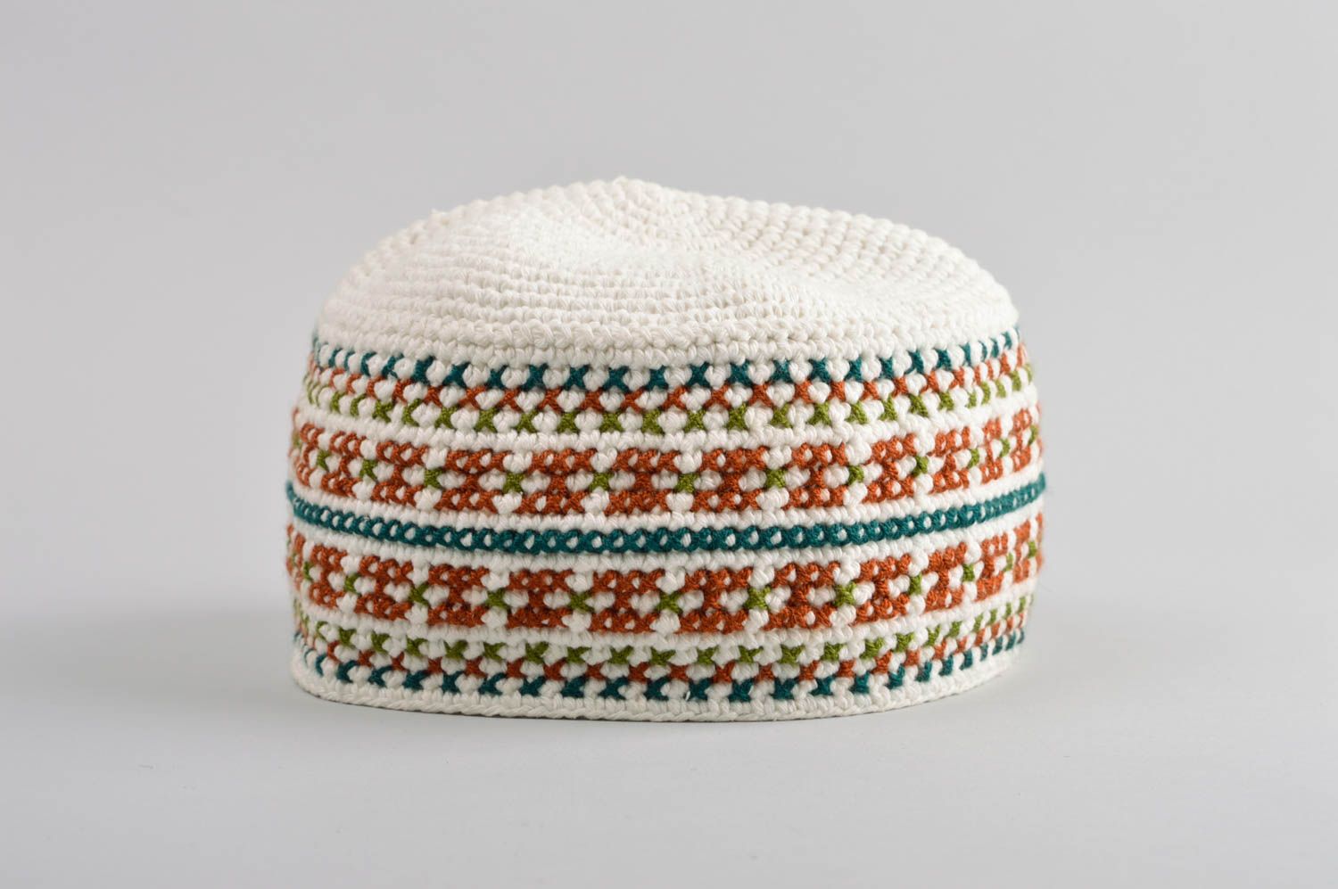 Вязаная шапка ручной работы мужская шапка красивая зимняя шапка белая теплая фото 4