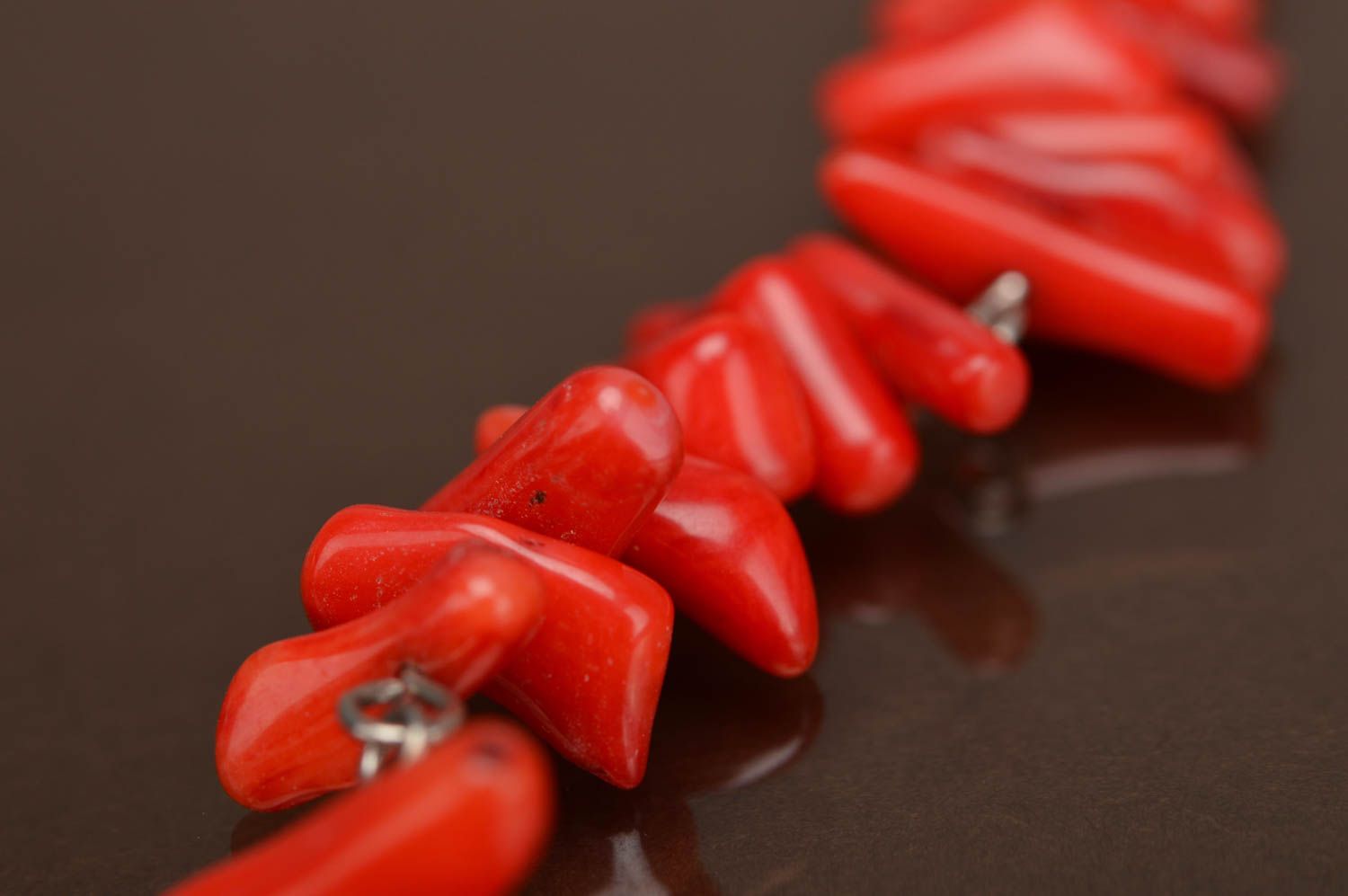 Handgemachte künstlerische Halskette mit Korallen in Rot schön elegant für Damen foto 4