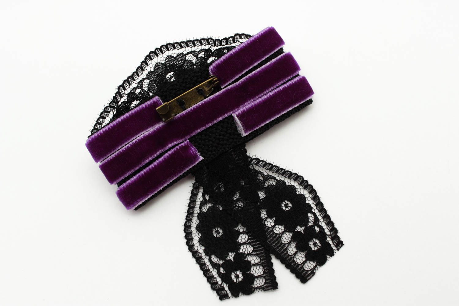 Broche violette faite main Accessoire femme velours dentelle Cadeau femme photo 4