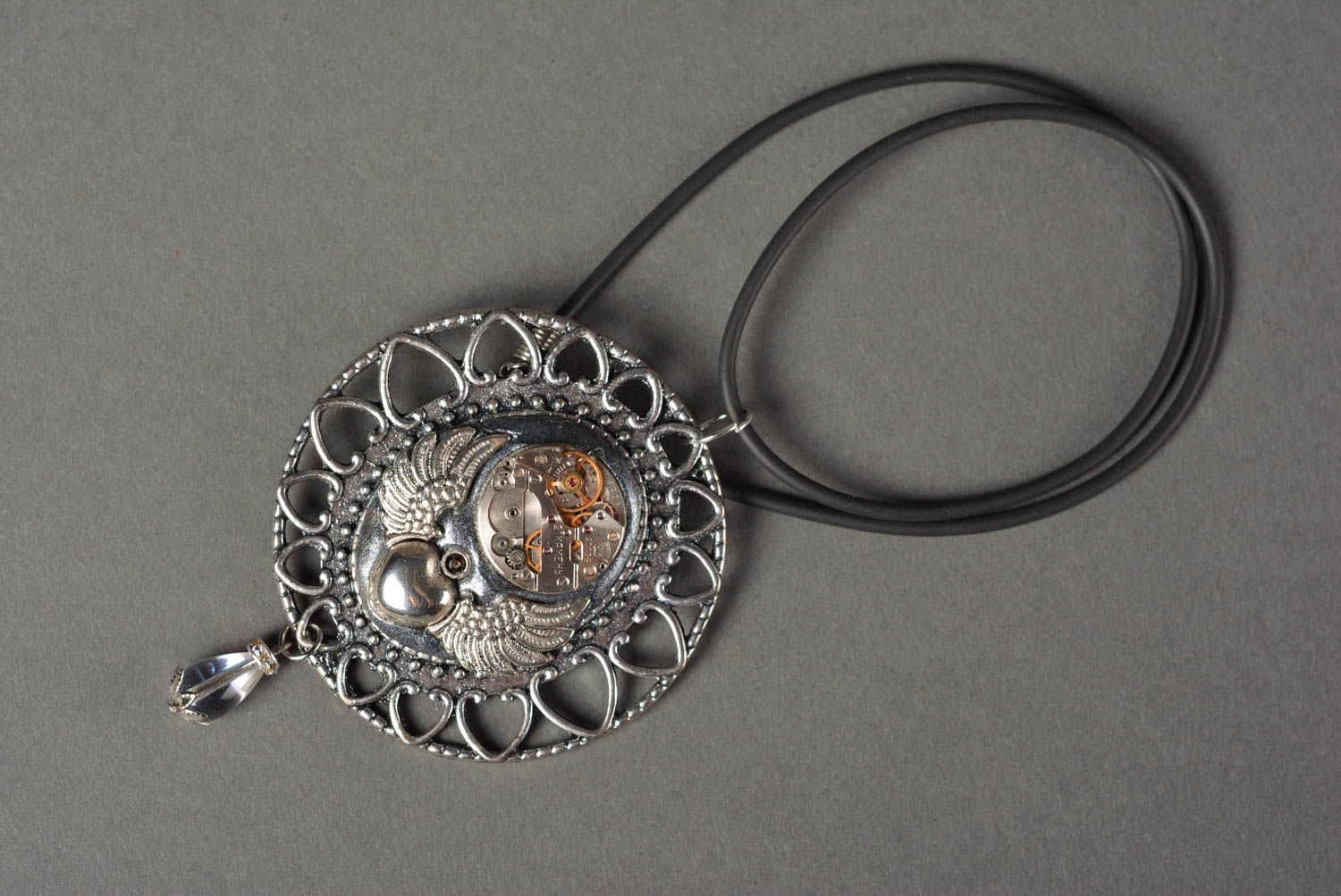 Stylish handmade metal neck pendant cool jewelry designs fashion trends photo 4