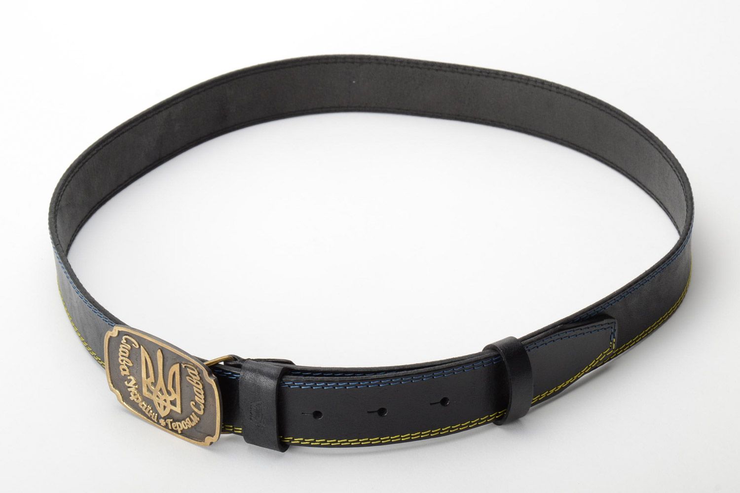 Cinturón de cuero natural con hebilla metálica con el Escudo de Ucrania estampado artesanal foto 4