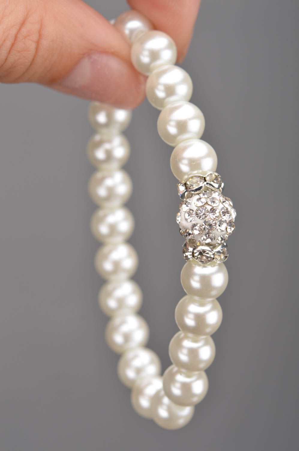 Bracelet en perles d'imitation et strass fait main original sur élastique photo 2