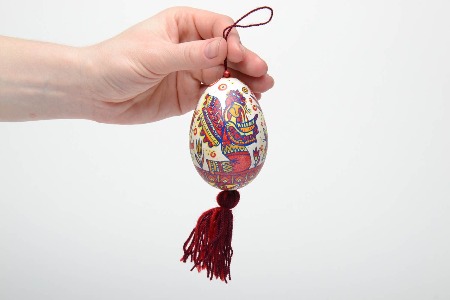 Oeuf décoratif de Pâques peint multicolore ethnique à accrocher fait à la main photo 5