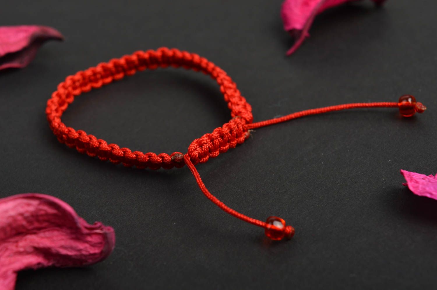 Браслет ручной работы браслет для детей красный браслет из шнурков на завязках фото 1