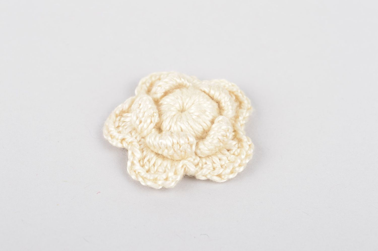 Fornitura fatta a mano fiore di lana per spilla semilavorato da bigiotteria
 foto 2