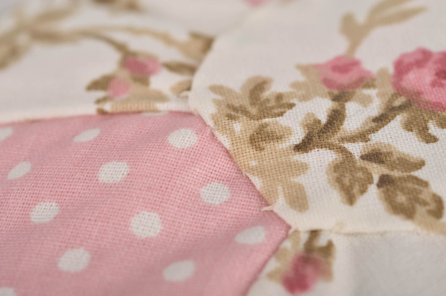 Jouet balle rose en tissu de coton à motif floral fait main original pour enfant photo 4