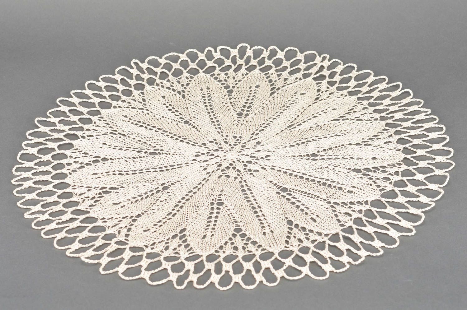 Round cream colored cotton stylish crocheted manually napkin for table  photo 2
