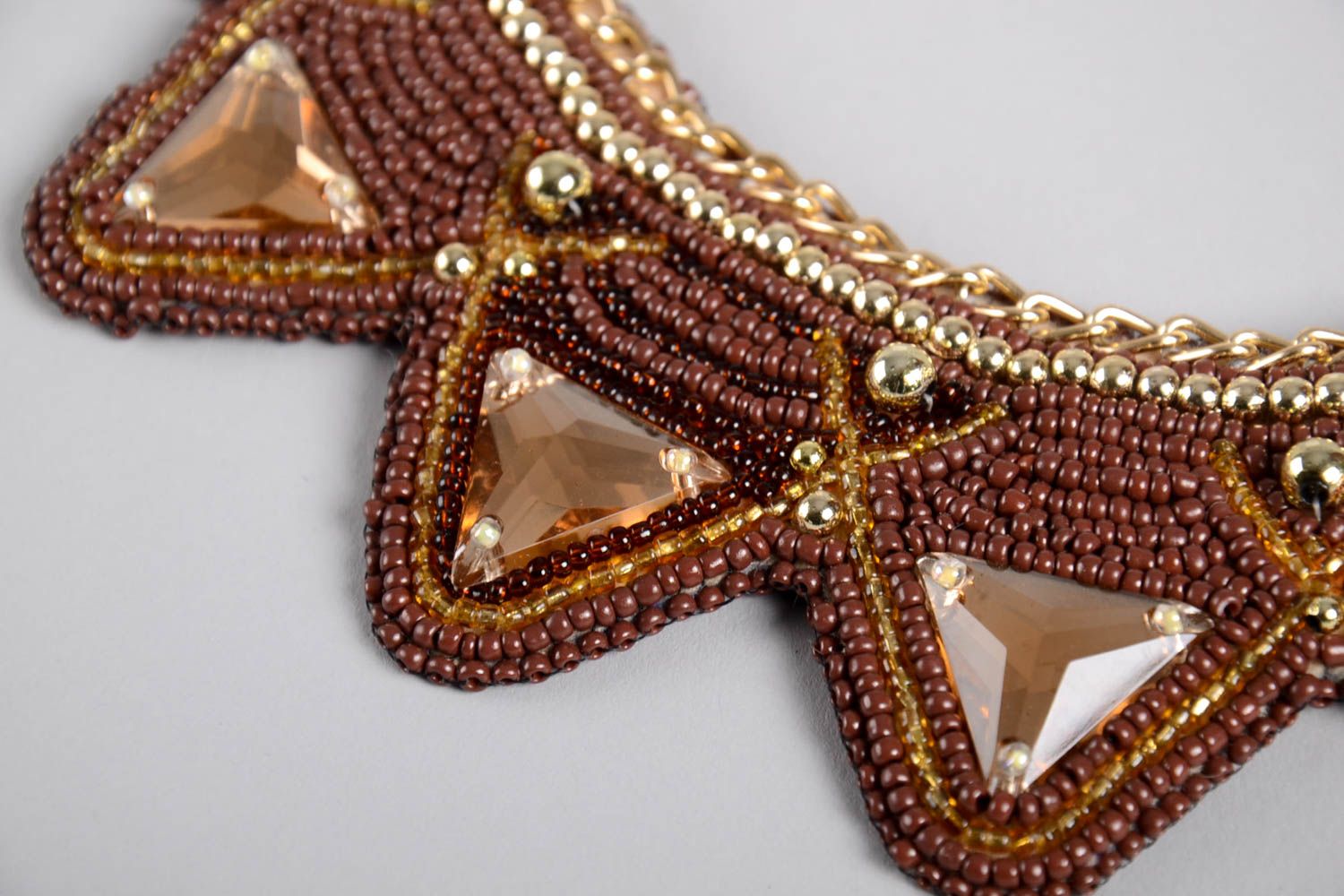Колье из бисера украшение ручной работы коричневое ожерелье из бисера и бусин фото 3