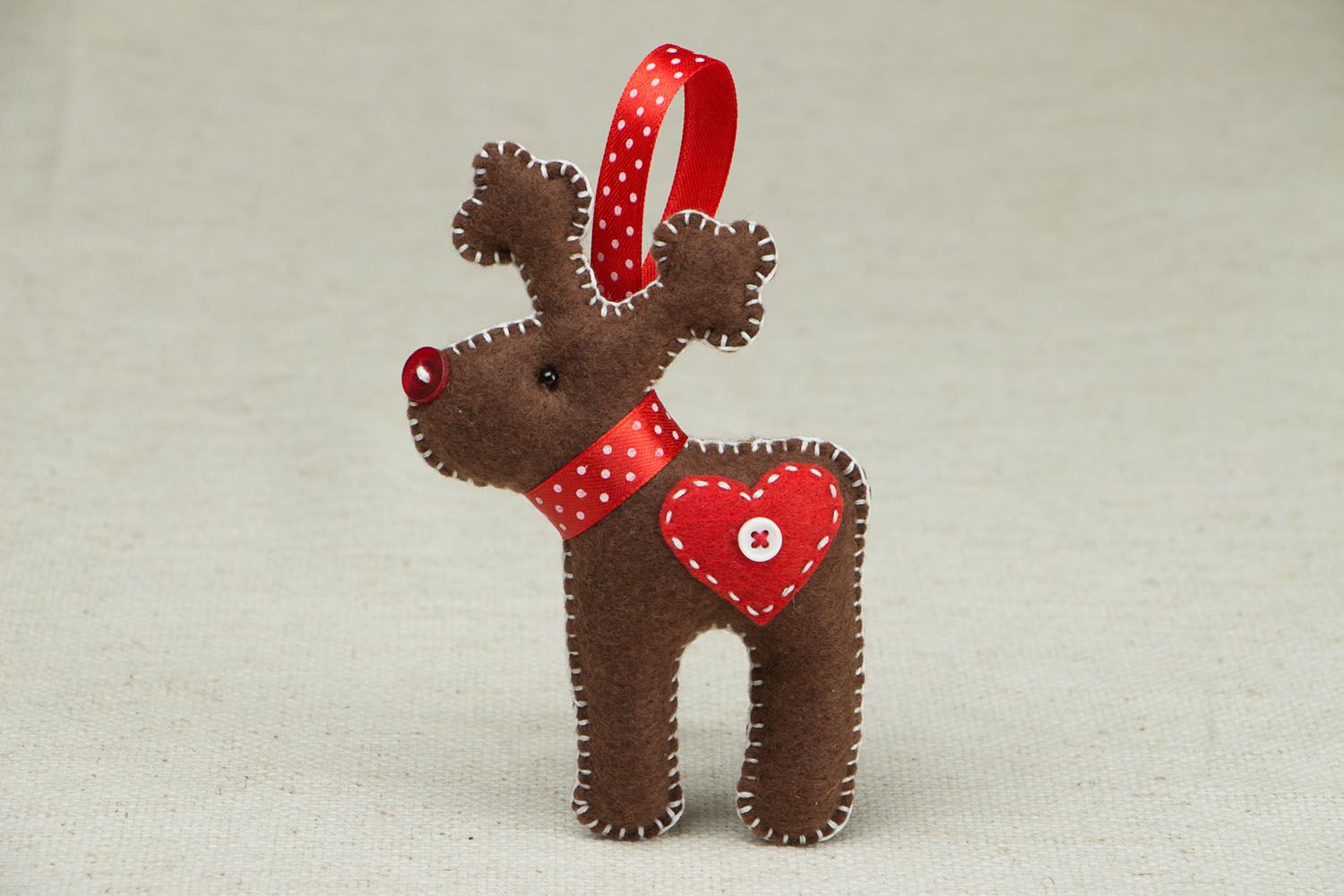 Jouet de Noël en tissu fait main design original à suspendre en forme de renne photo 1