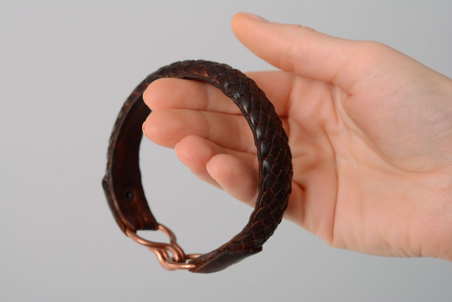 Thin leather bracelet photo 4