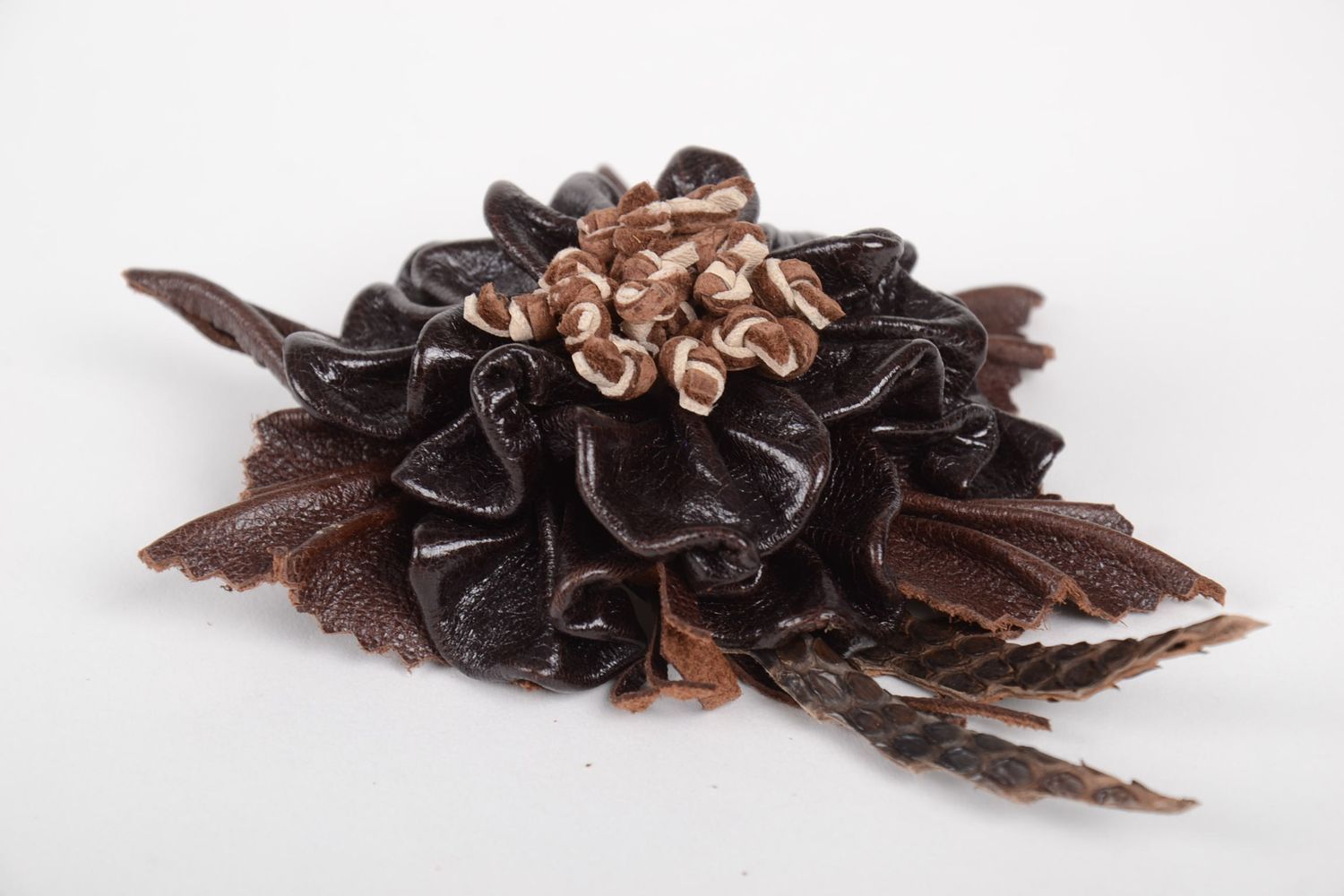 Broche Barrette fleur marron faite main grosse en cuir Accessoire femme photo 4