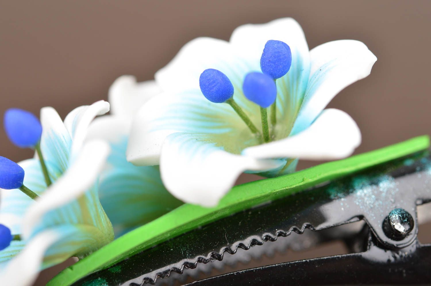 Handmade designer metal hair clip with 3 polymer clay white and blue flowers photo 3