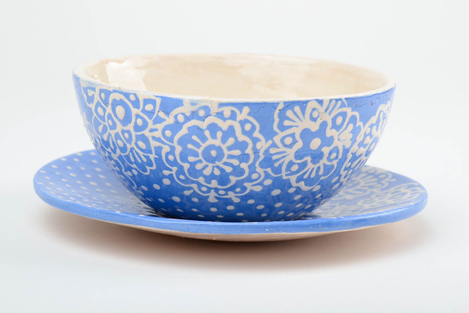 Тарелка для супа с блюдцем голубая с белыми узорами 500 мл глиняная хэнд мейд фото 3