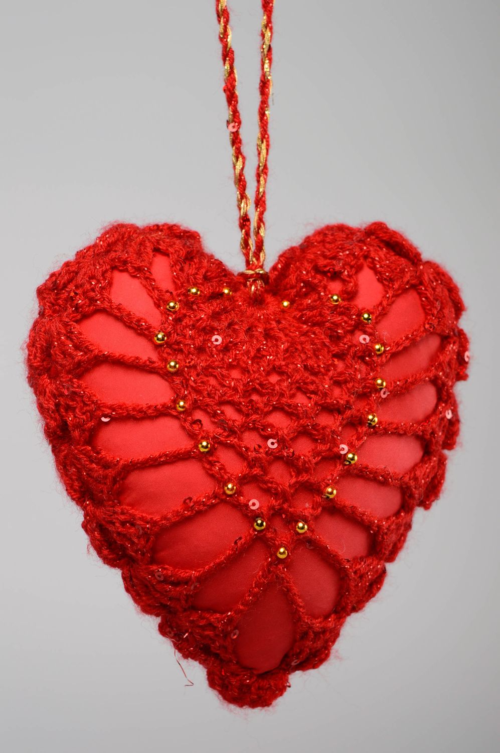 Colgante artesanal hecho de hilos para interior Corazón rojo foto 1